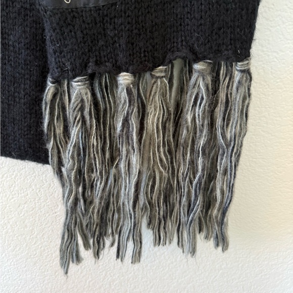 Harley-Davidson Black and Gray Knit Hat and matching scarf - Picture 5 of 16